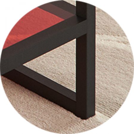 A függőleges és vízszintes kialakítás stabilabbá teszi a szerkezetet.